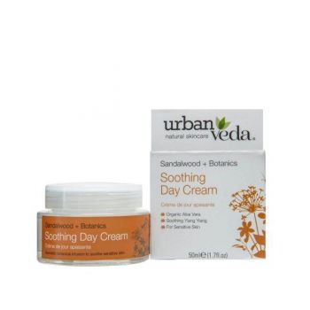 Crema de Zi Hidratanta cu Extract de Lemn de Santal Organic pentru Ten Sensibil Soothing - Urban Veda, 50 ml la reducere