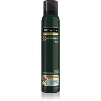 TRESemmé Botanique Cactus Water & Coconut spumă de styling pentru păr creț