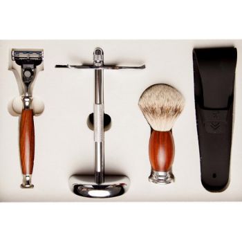 Set cadou barbierit clasic cu Safety Razor, maner din lemn santal, lama dubla, pamatuf par bursuc si suport metal de firma original