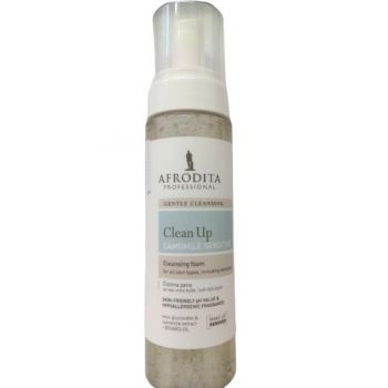 Cosmetica Afrodita - Spuma de curatare CAMOMILE pentru tipurile de ten sensibil 200 ml de firma original