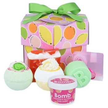 Set cadou Fruit Basket Hexagonal, Bomb Cosmetics, bile baie, sapun solid, gel de dus, exfolaint corporal, 950 g