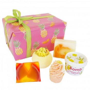 Set cadou Totally Tropical, Bomb Cosmetics, bile de baie, sapun solid, unt de corp, 600 g