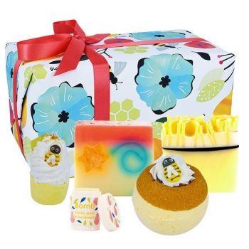 Set cadou Bee-utiful Bomb Cosmetics (balsam buze 4.5g, sapun solid 100g x 2 buc, bila baie 160g x 2 buc)