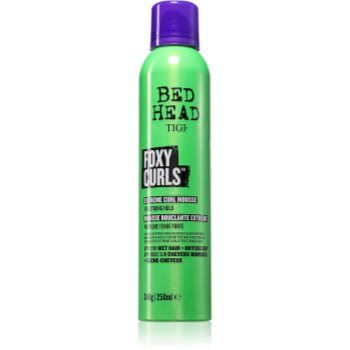 TIGI Bed Head Foxy Curls spumă de styling pentru păr creț