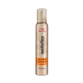 Spuma Pentru Bucle cu Fixare Puternica - Wella Wellaflex Mousse Curls&Waves Strong Hold, 200 ml de firma originala