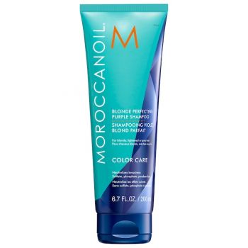 Sampon violet Moroccanoil Blonde Perfecting Purple Shampoo efect pentru neutralizare 200ml ieftin