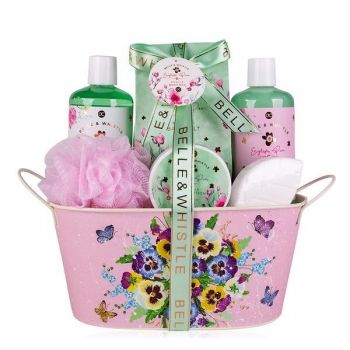 Set de baie Accentra 300ml gel de dus, 300g saruri de baie, 110ml lotiune de corp, 60g fizzer de baie, burete cu aroma de pere si vanilie in cutie cadou BELLE & WHISTLE