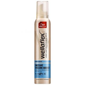 Spuma pentru Volum cu Fixare Extra Puternica - Wella Wellaflex Mousse Instant Volume Boost Extra Strong Hold, 200 ml