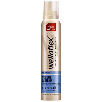 Spuma pentru Volum cu Fixare Ultra Puternica - Wella Wellaflex Mousse Volume&Repair Ultra Strong Hold, 200 ml ieftina