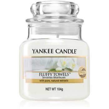 Yankee Candle Fluffy Towels lumânare parfumată Clasic mediu