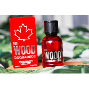 Dsquared2 Red Wood, Apa de Toaleta, Femei (Concentratie: Apa de Toaleta, Gramaj: 50 ml) Dsquared2 Red Wood, Apa de Toaleta, Femei (Concentratie: Apa de Toaleta, Gramaj: 50 ml)