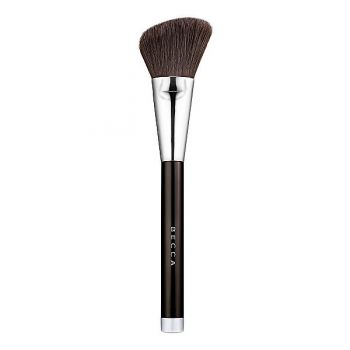 Pensula iluminator Becca Angled Highlighting (Utilizat pentru: Fard de obraz)